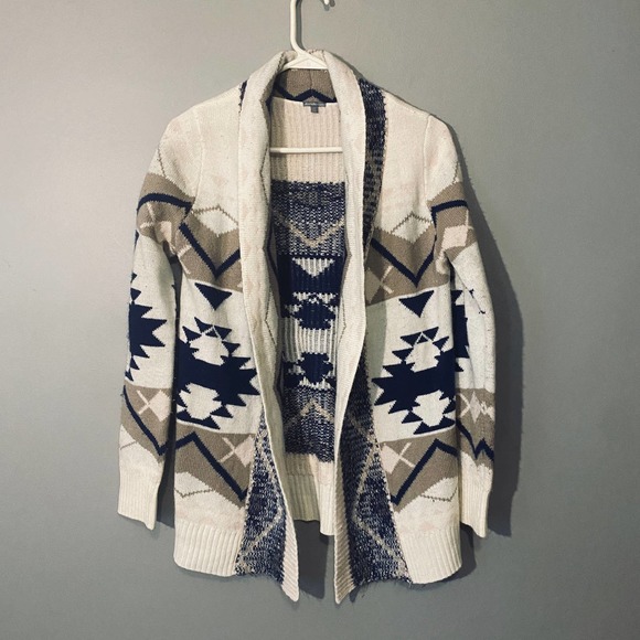 Charlotte Russe Sweaters - Charlotte Russe Aztec Sweater Cardigan M
